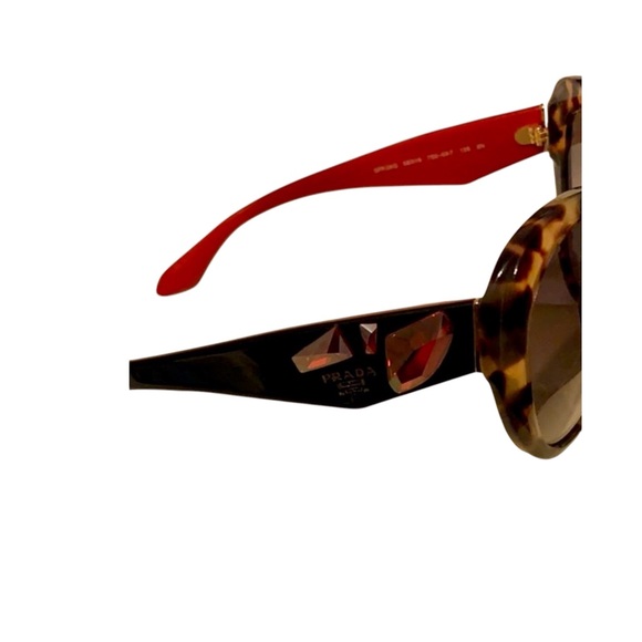 PRADA Stylish Tortoise Shell Sunglasses - Picture 2 of 2